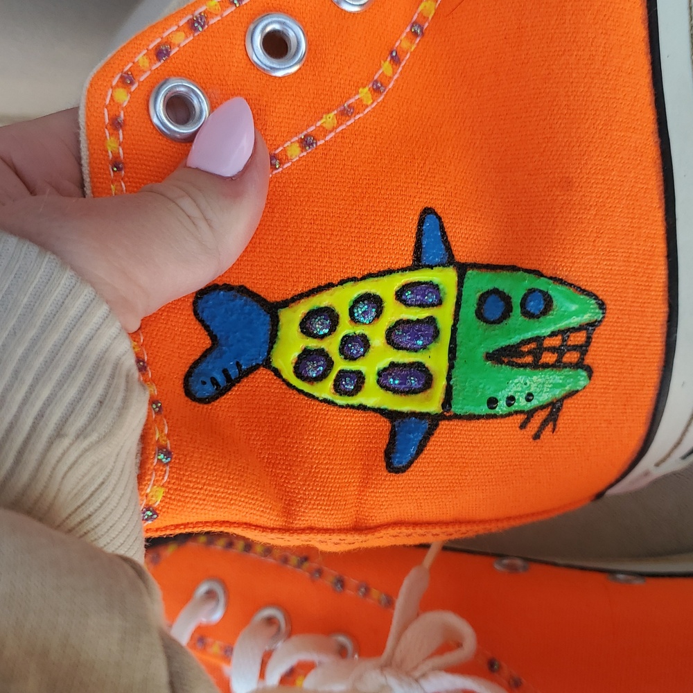 🔥 Rare Custom Converse – Made in USA!Hand‑Painted One‑of‑a‑Kind High Tops - Picture 8 of 12